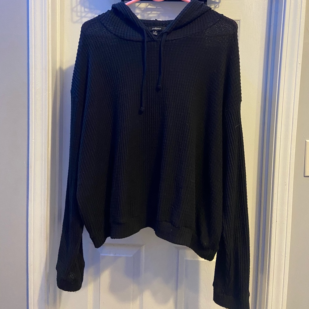 black long sleeve crop